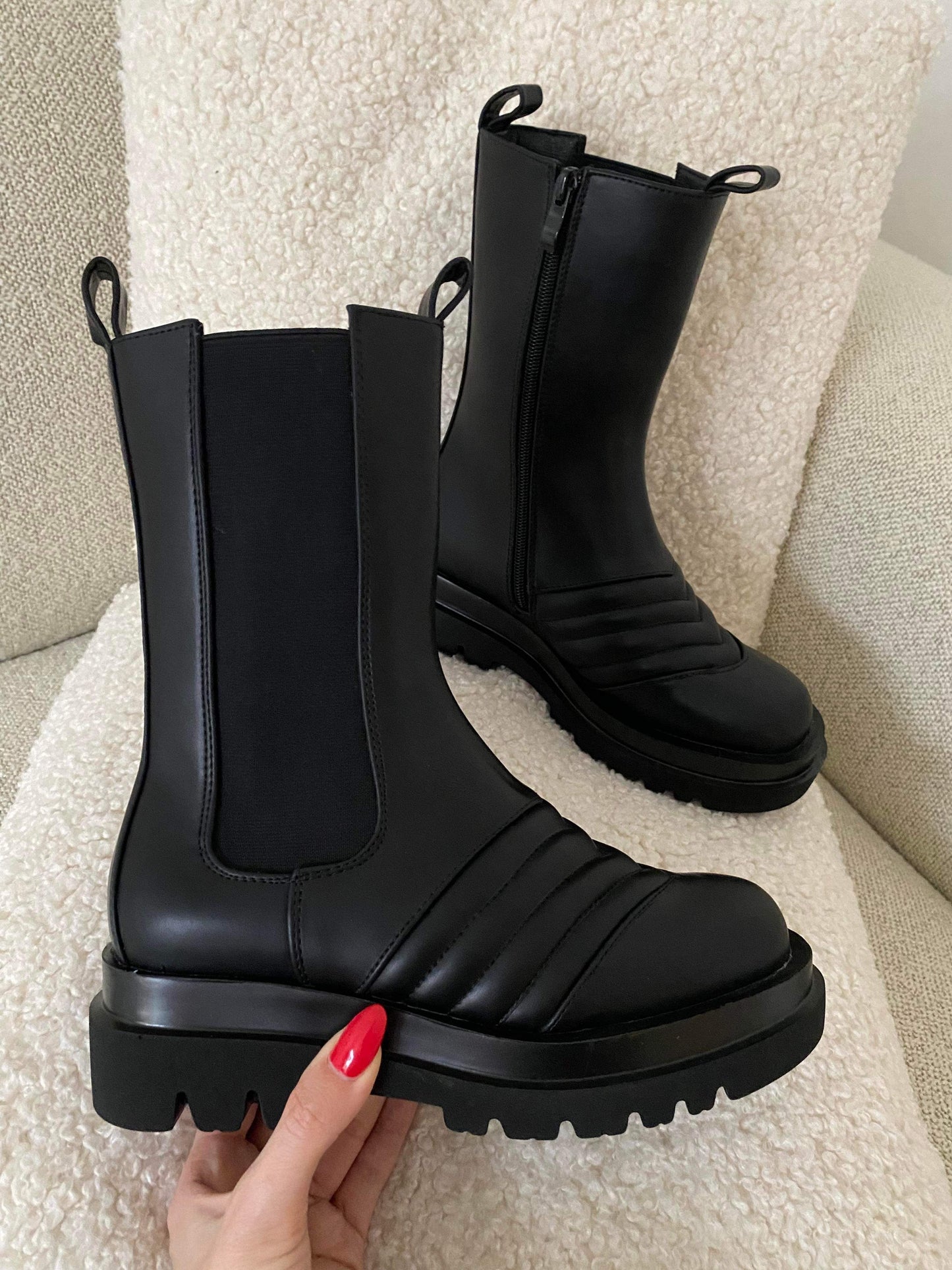 REVOSSA™ AUGUSTAS BLACK BOOTS